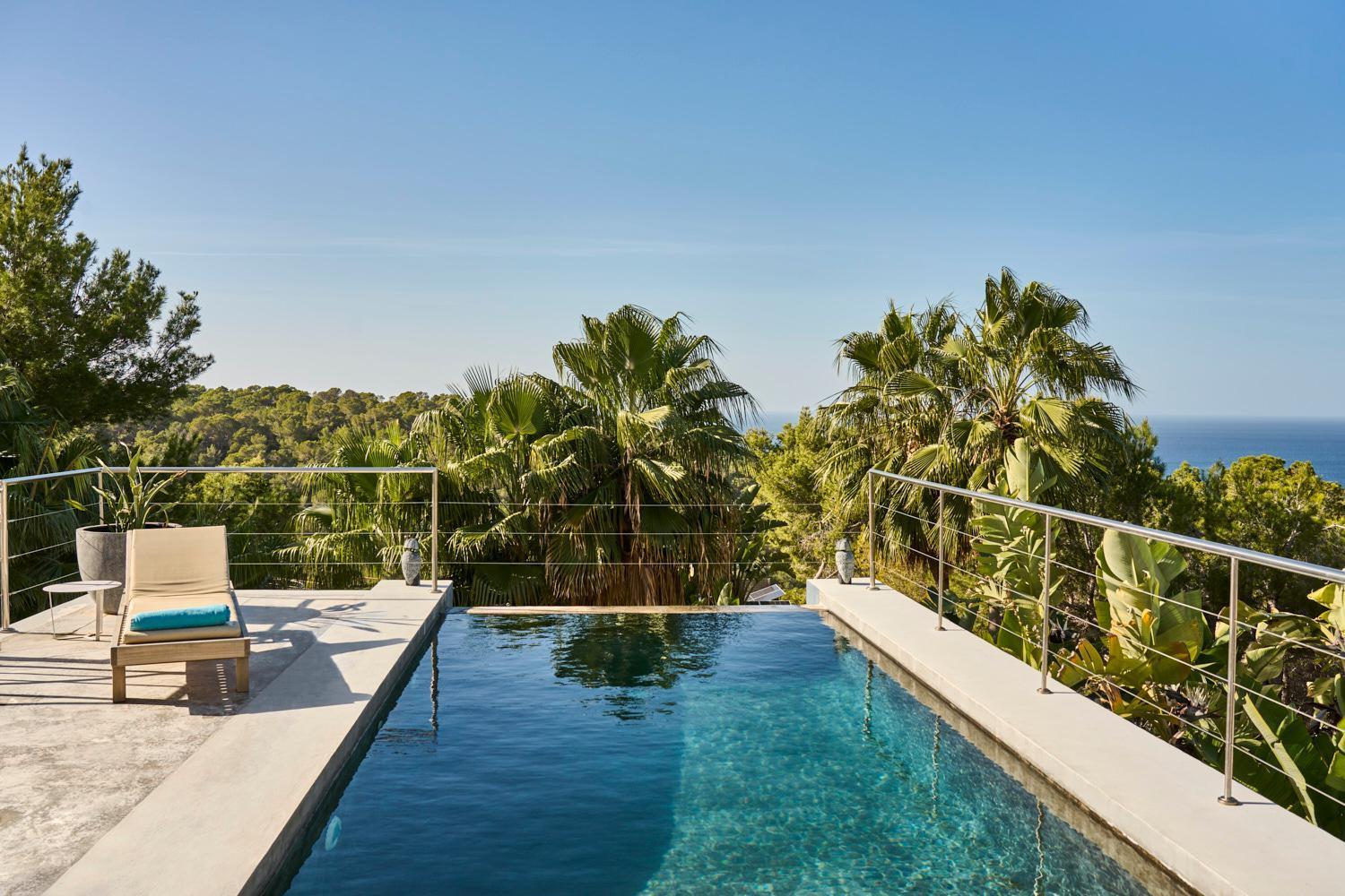 In Cala Salada Sleeps 14 Villa