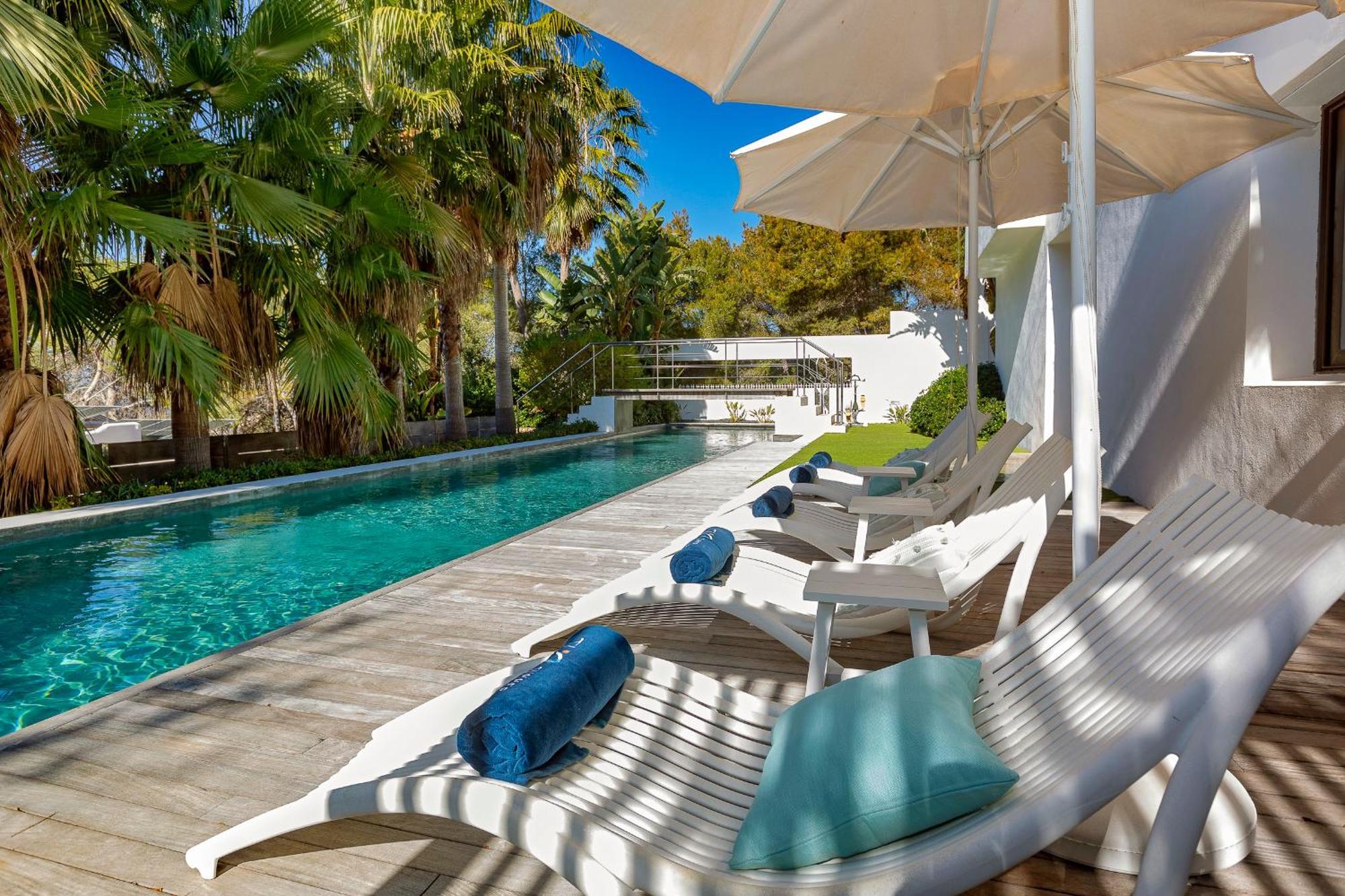 In Cala Salada Sleeps 14 Villa Sant Antoni de Portmany