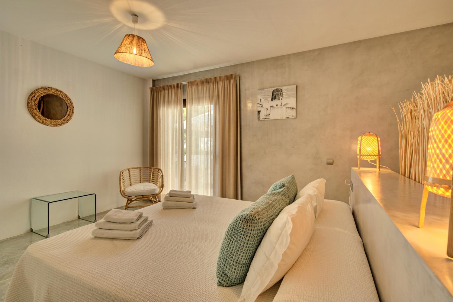 In Cala Salada Sleeps 14 Pousada *