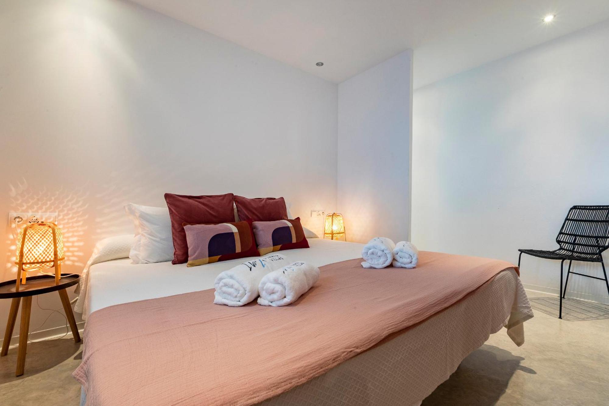 In Cala Salada Sleeps 14 San Antonio (Ibiza)