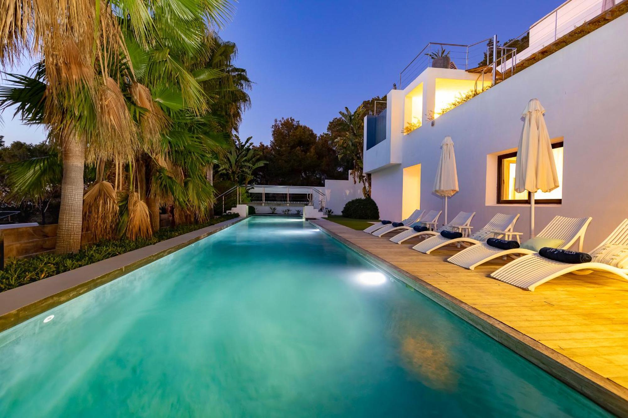 In Cala Salada Sleeps 14 * San Antonio (Ibiza)