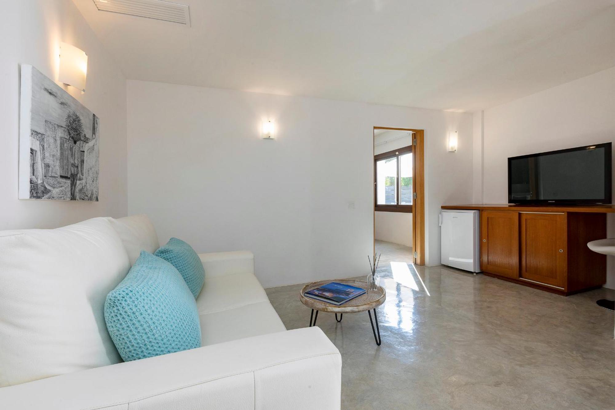 In Cala Salada Sleeps 14 Pousada *