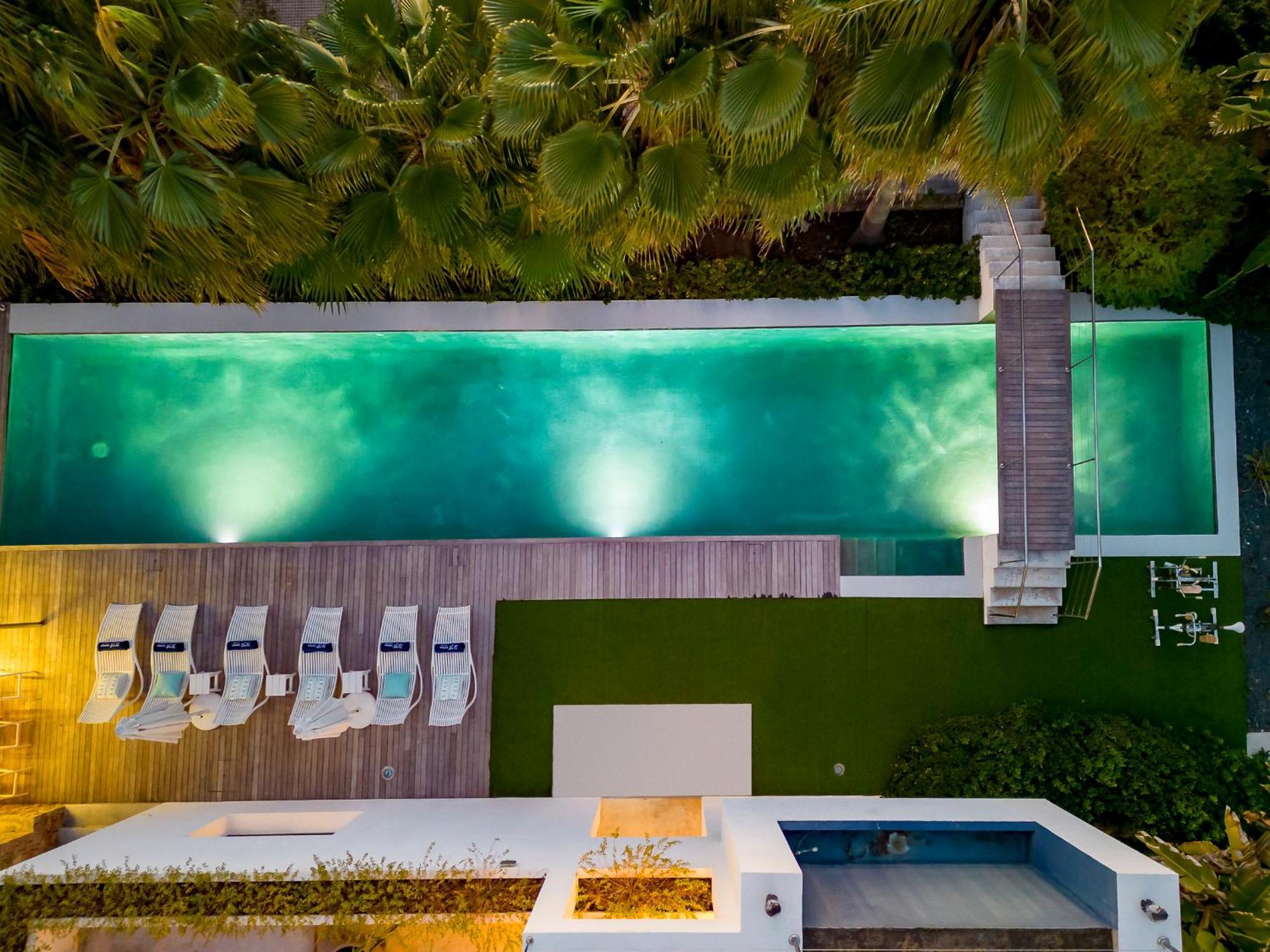 In Cala Salada Sleeps 14 * San Antonio (Ibiza)