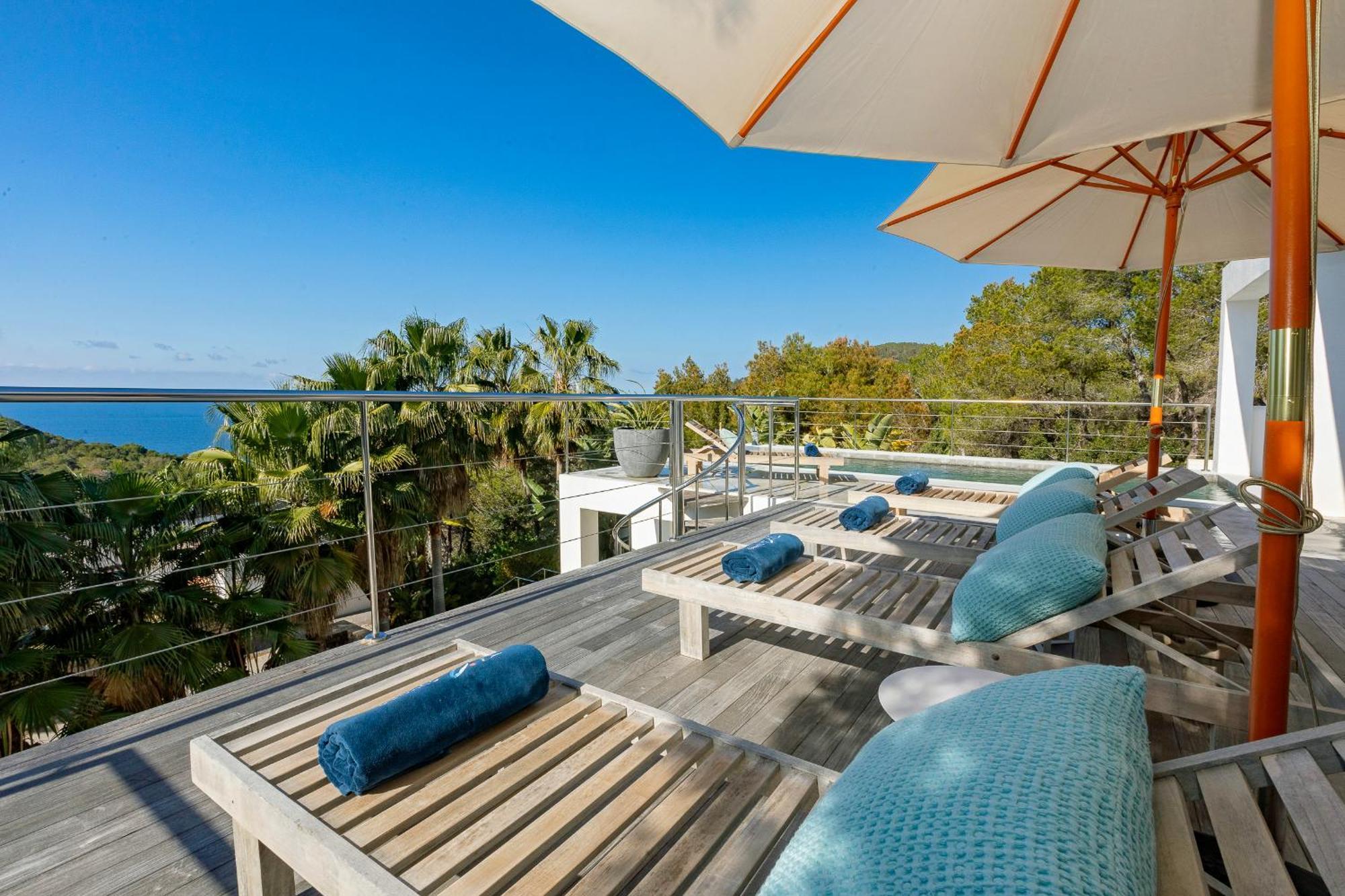 Pousada In Cala Salada Sleeps 14