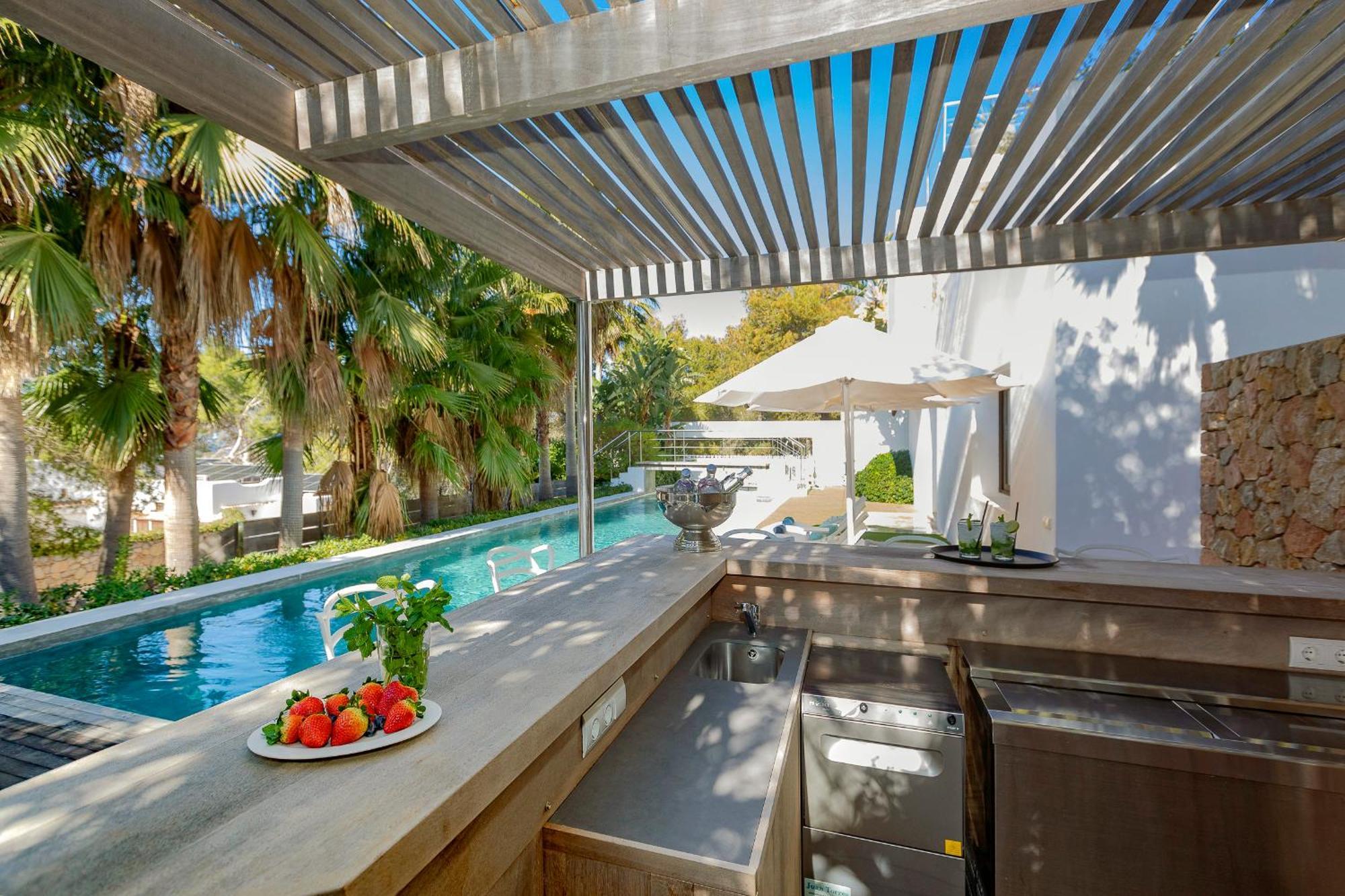 In Cala Salada Sleeps 14 Pousada