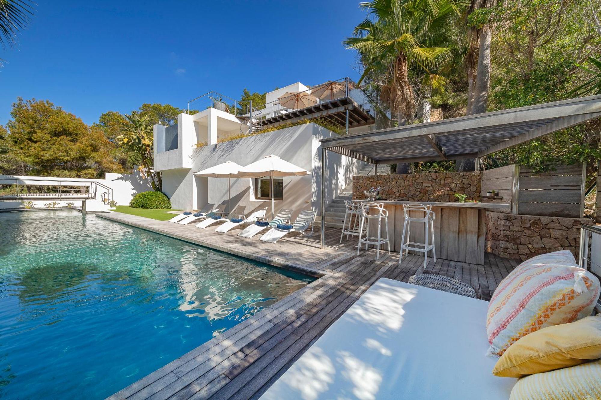 Pousada In Cala Salada Sleeps 14 San Antonio (Ibiza)